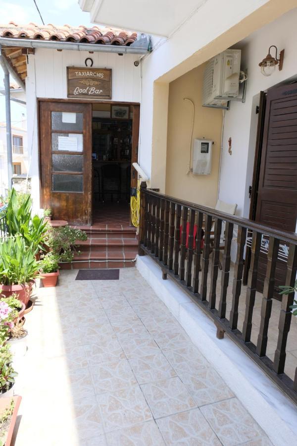 Taxiarchis Apartments Skiathos Town Exterior photo