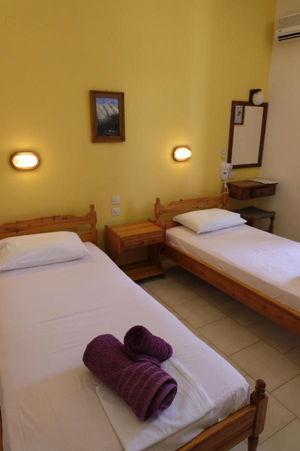 Taxiarchis Apartments Skiathos Town Room photo