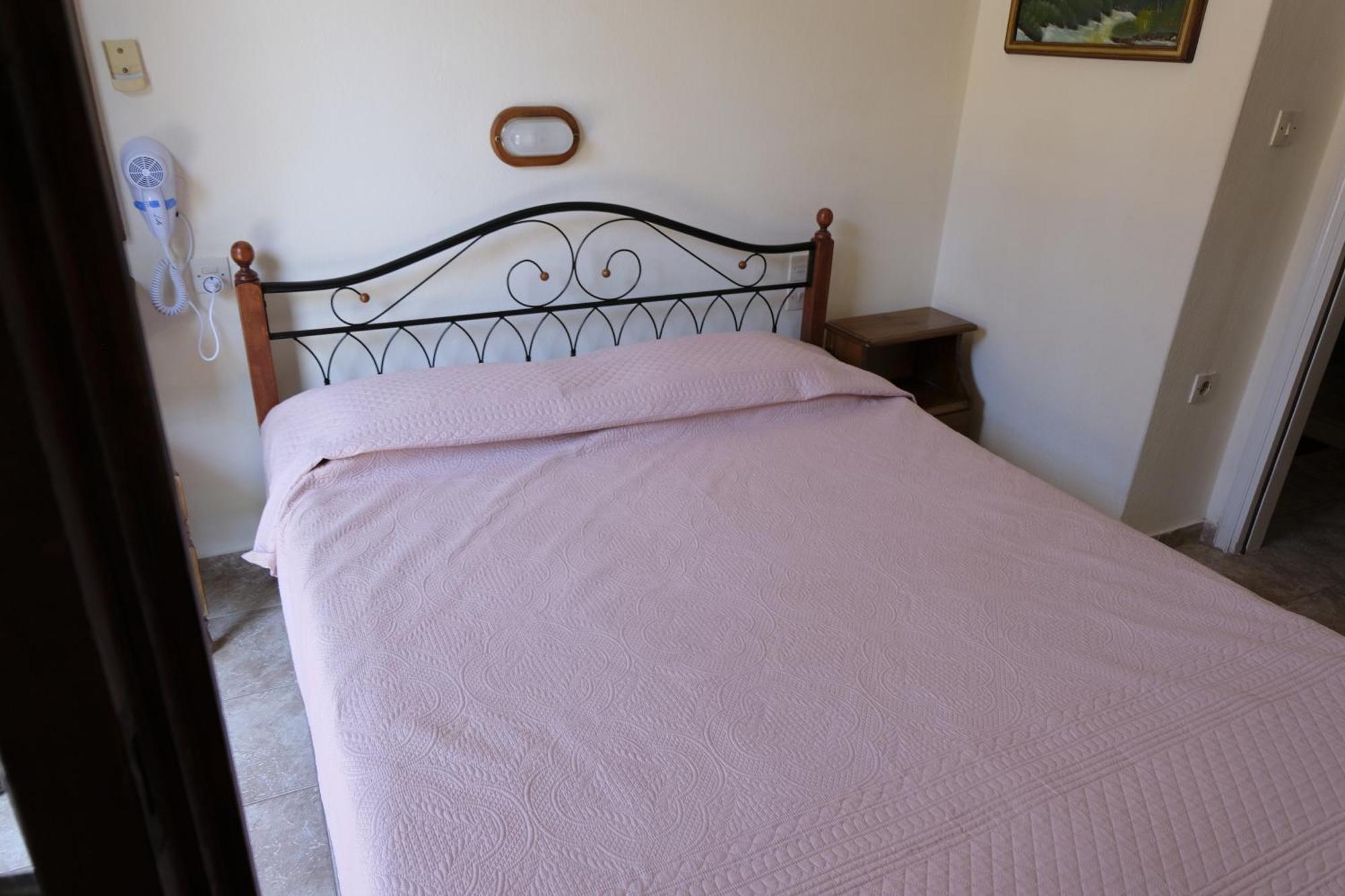 Taxiarchis Apartments Skiathos Town Room photo
