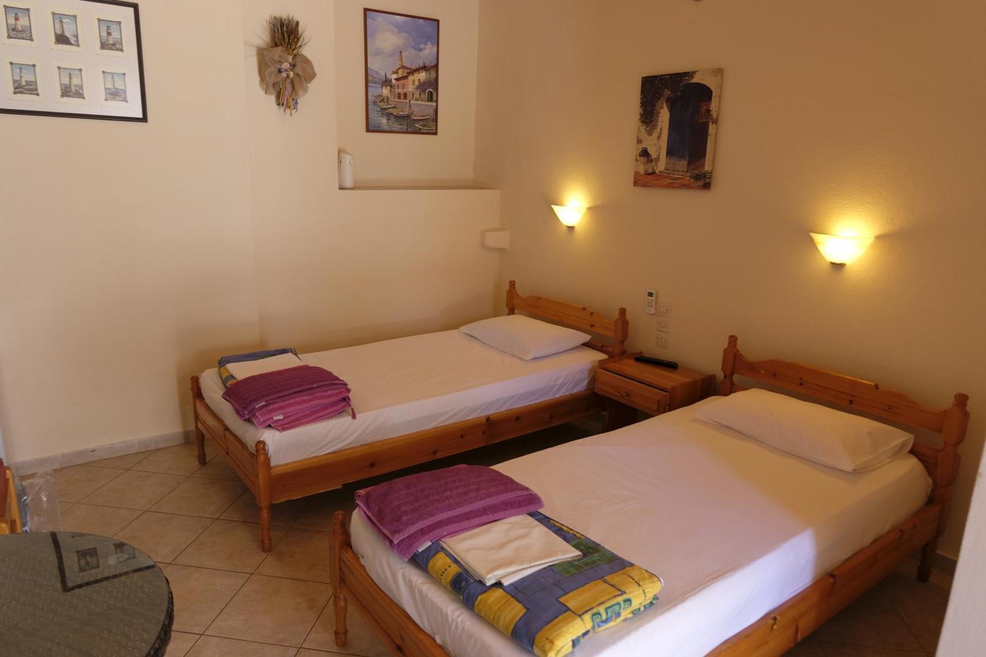 Taxiarchis Apartments Skiathos Town Room photo