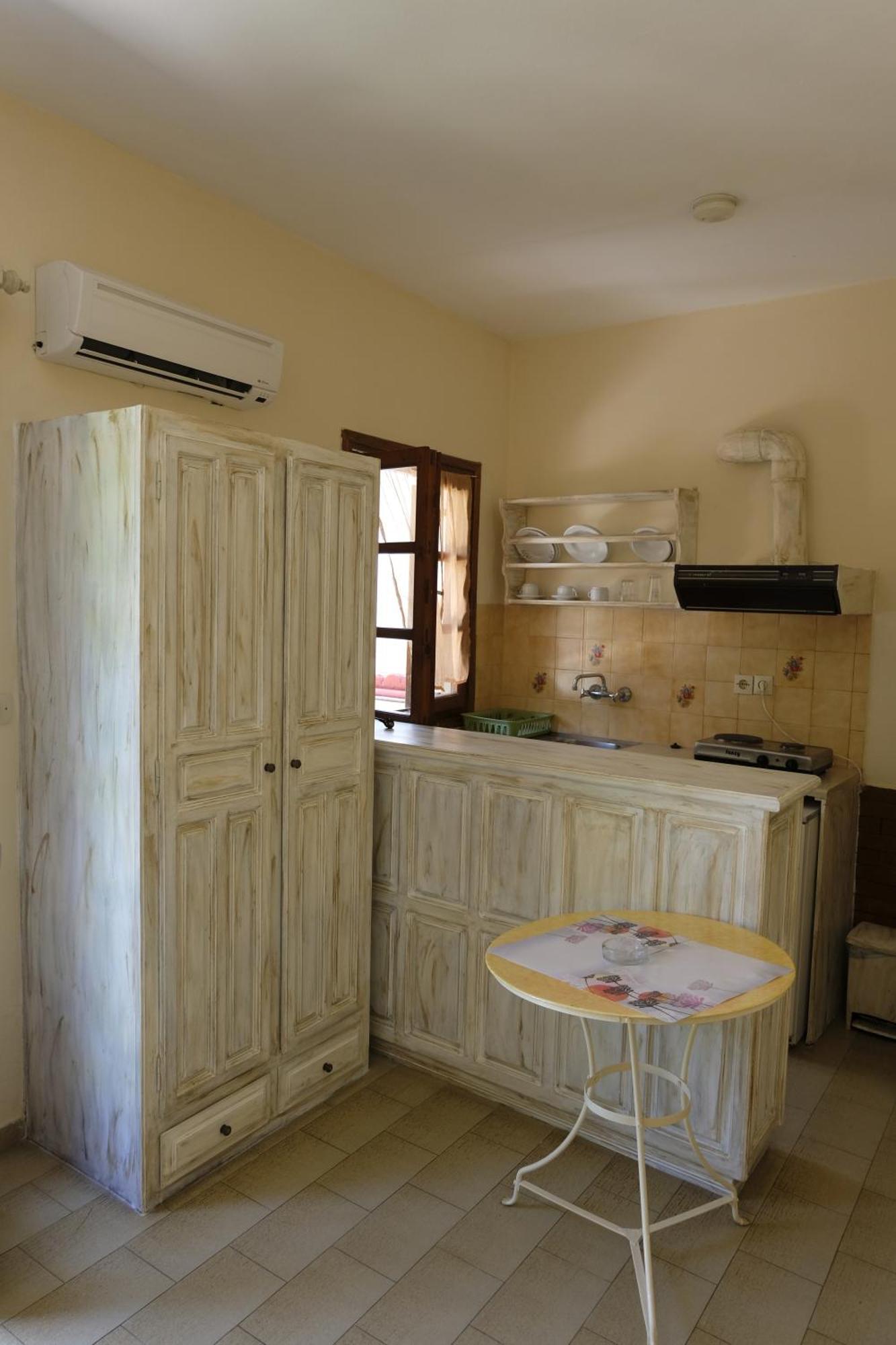 Taxiarchis Apartments Skiathos Town Room photo